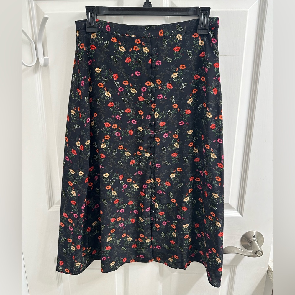 NWOT The Kooples Floral silk Button accent midi skirt, 2